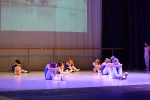 Škratki na prvem nastopu v družbi medvedkov